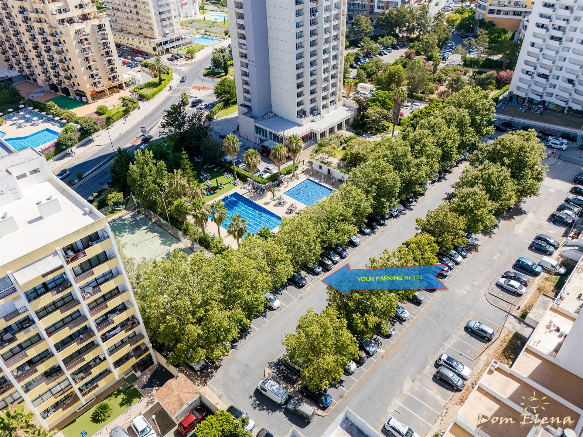 Posto auto assegnato e area piscina condominio Dom Elena Praia da Rocha
